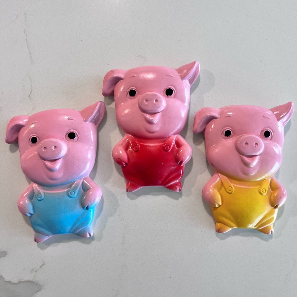 Rare Find!  1975 Set of Three Pig Figurines